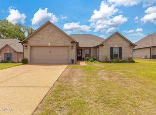 102 Gatewick Dr, Jackson, TN 38305