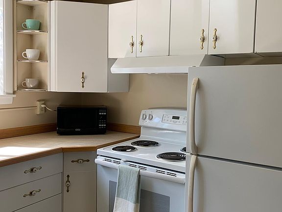 3rd image of 2419 11th Ave N APT 1