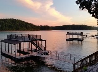 902 Oak Dr, Woodstock, GA 30189