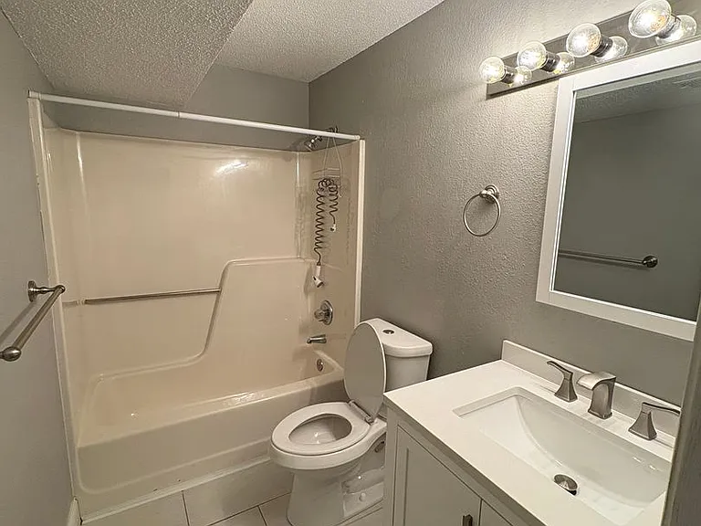 6815 NW Mokane Ave — Photo 9