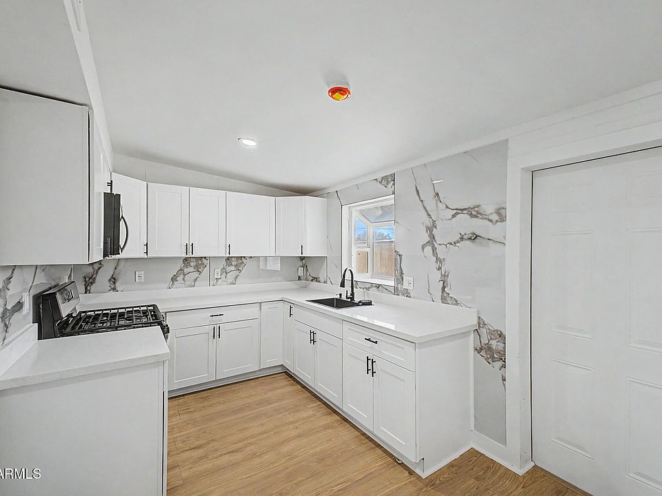 1st image of 639 W WILSON Avenue