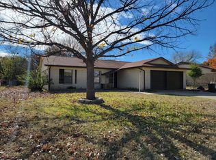 904 Kerry St, Benbrook, TX 76126