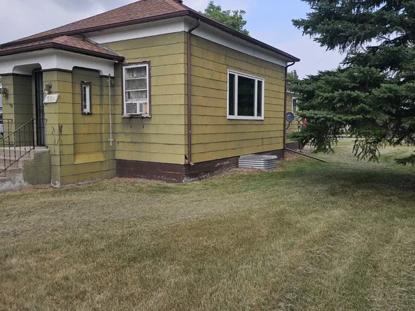 504 Western Ave, Grafton, ND 58237