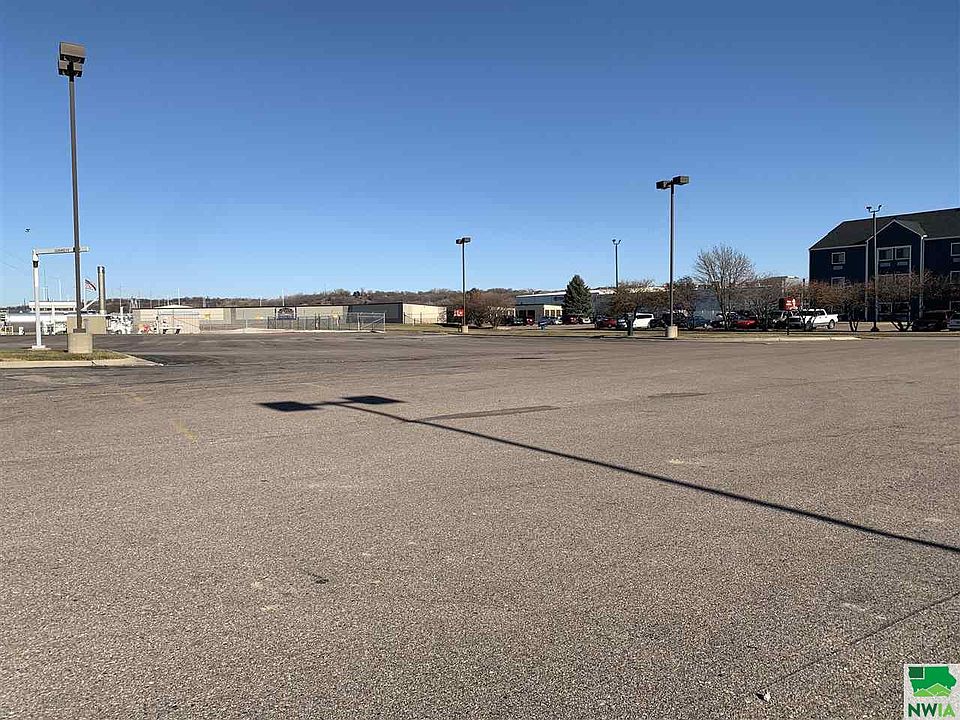 1st image of 3001 Singing Hills Blvd