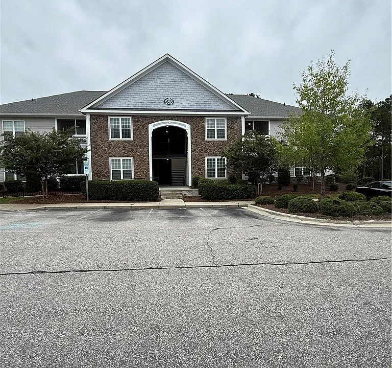 288 Gallery Dr #303