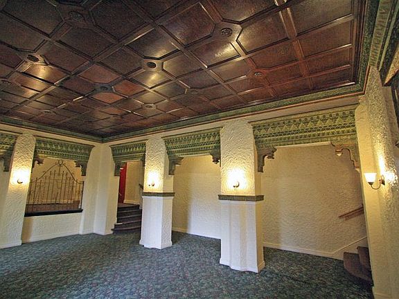 17725 Manderson Lobby 4