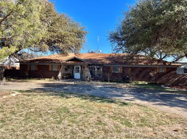 902 W 11th St, Robert Lee, TX 76945