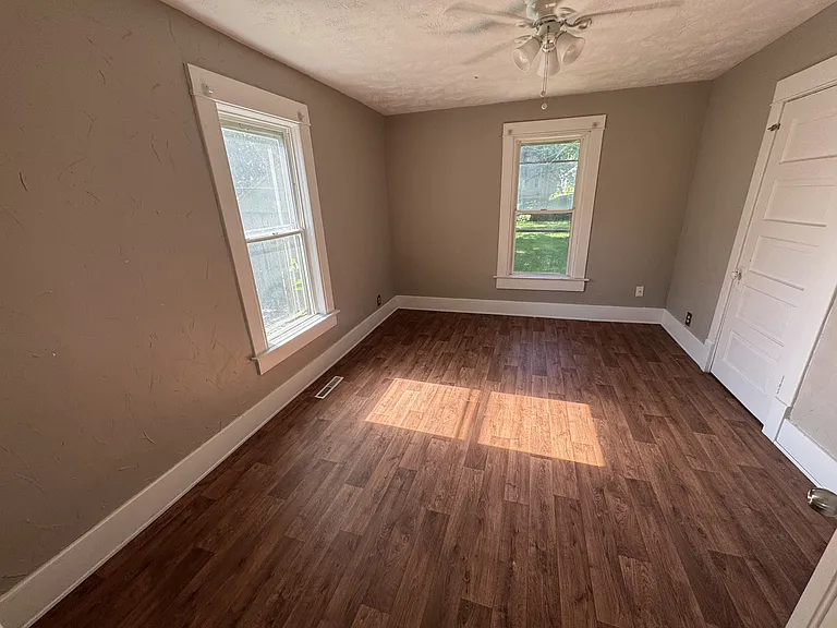 2873 Kansas Ave — Photo 16