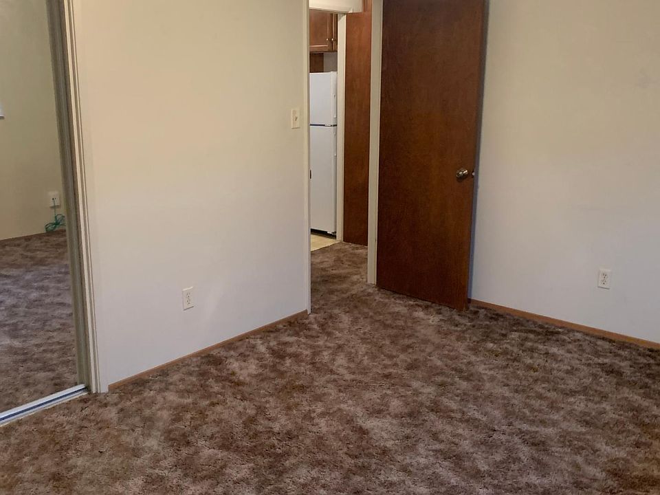 bedroom - ceiling fan and mirrored closet doors