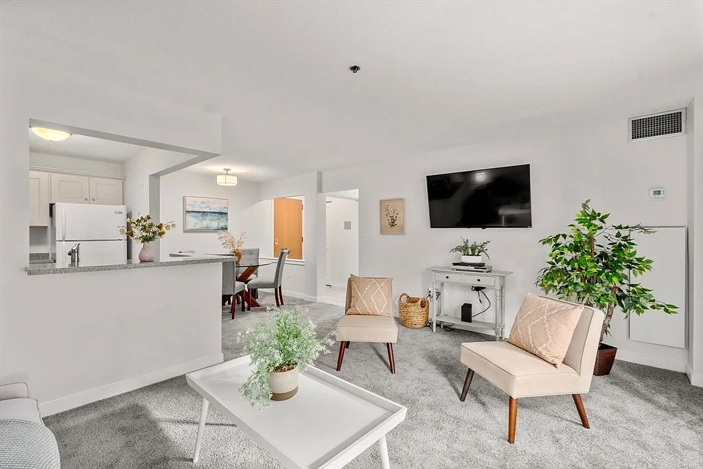 1 bed, 660 sqft, $2,200 — Photo 2