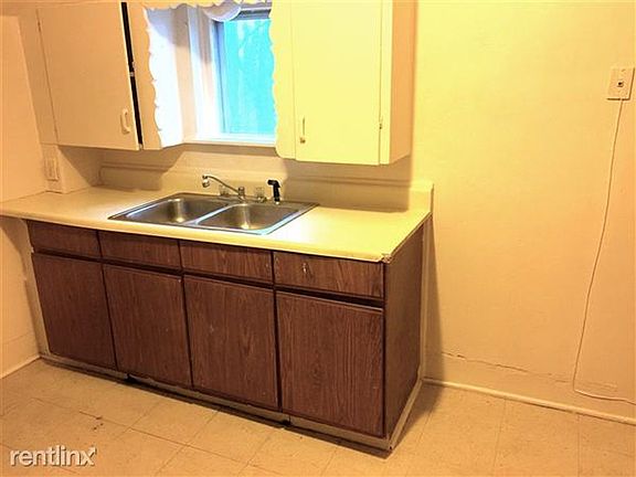 3rd image of 438 Woodlawn St SE #1