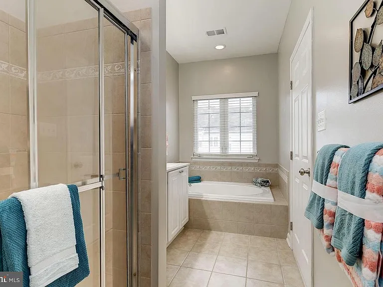1739 Theale Way — Photo 15