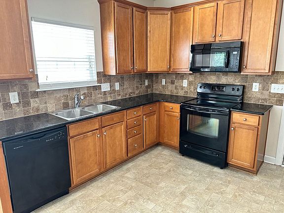 3rd image of 107 Planters Dr
