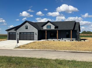 506 Sunset Dr, New London, IA