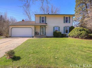 2648 Creek Bluff Pl NW, Grand Rapids, MI 49504