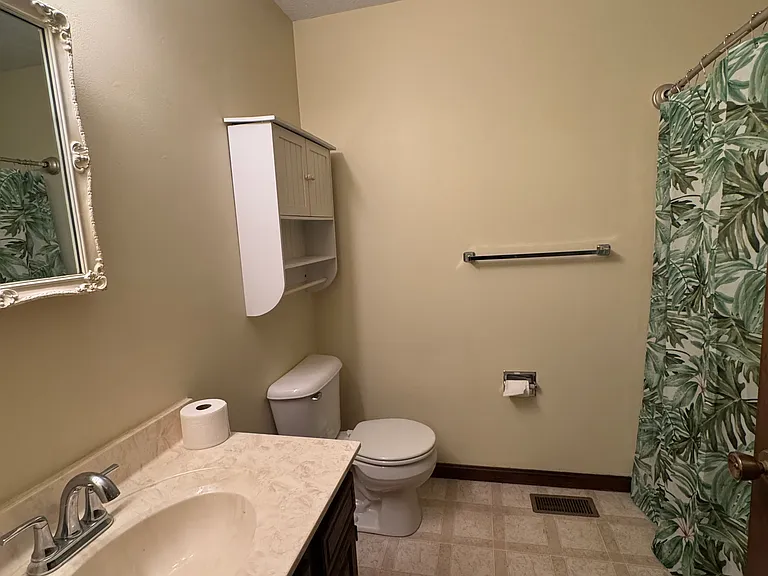8 Garden Ln #C — Photo 10