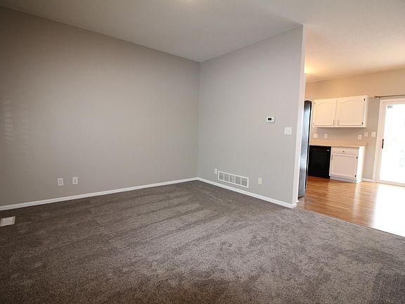 5th image of 650 SE Melrose Dr