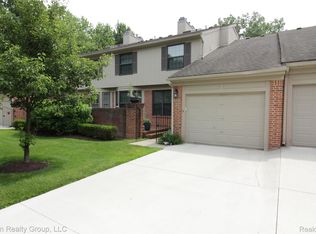 7120 Nottingham Ct, West Bloomfield, MI 48322