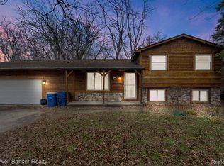 3360 Healy St, Waterford, MI 48328