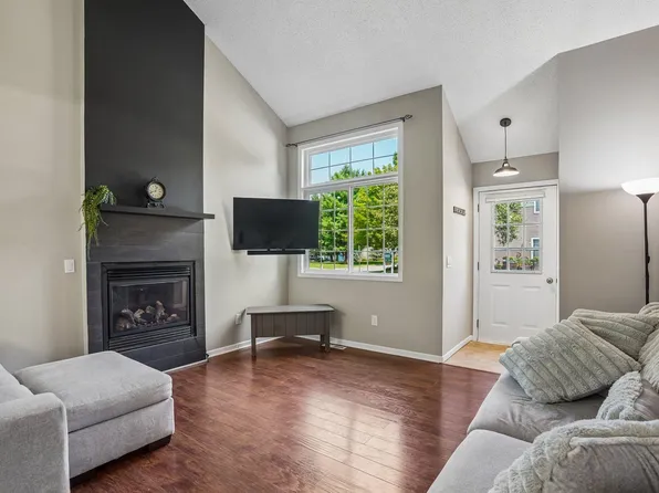 9945 Russell Ave N APT 6, Brooklyn Park, MN 55444