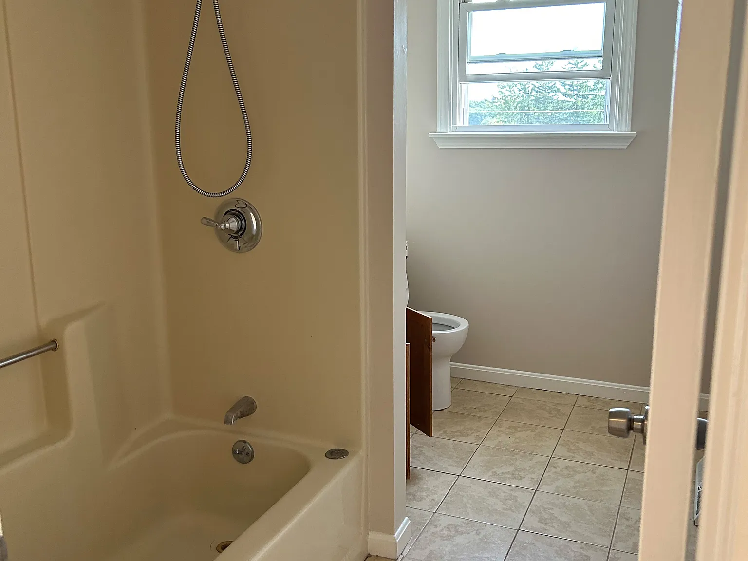 3 bed, 1200 sqft, $2,500 — Photo 4