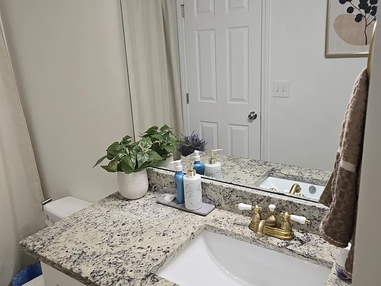 211 Jackson Pl NW — Photo 9