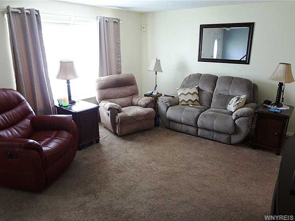 4th image of 160 Holiday Ln