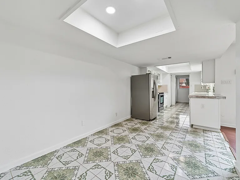 10239 Green Ash Rd — Photo 11