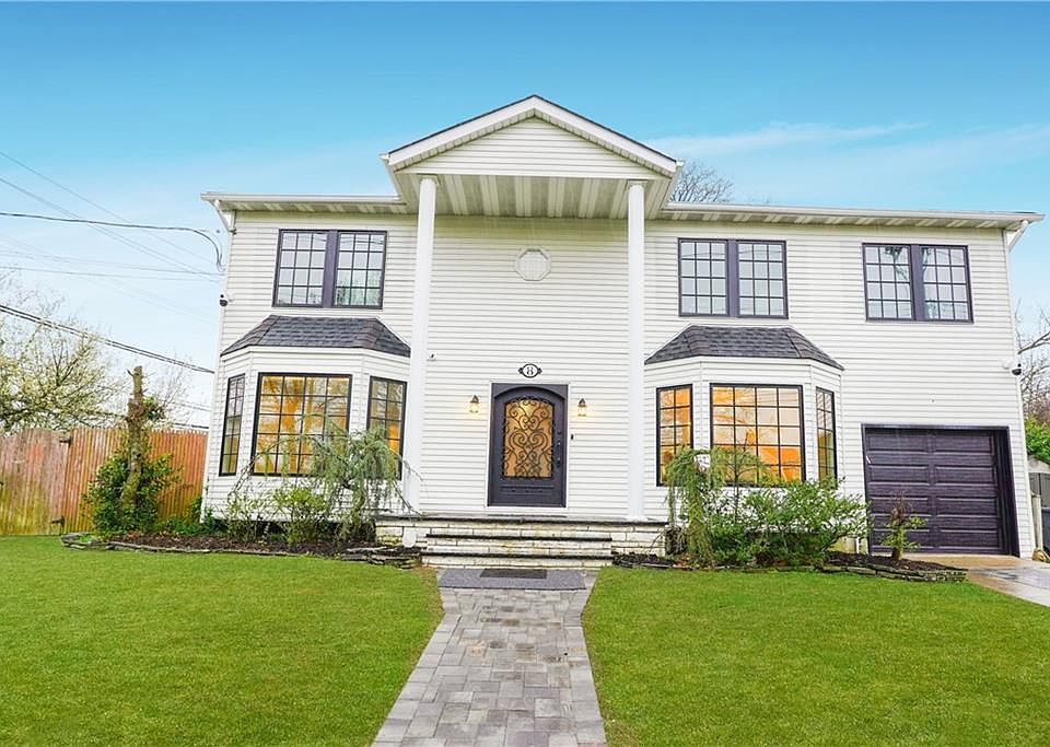 1st image of 8 Parkwood Ave