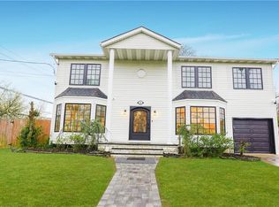 8 Parkwood Ave, Staten Island, NY 10309