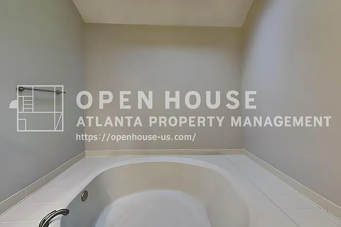 1302 Milstead Trce NE — Photo 12