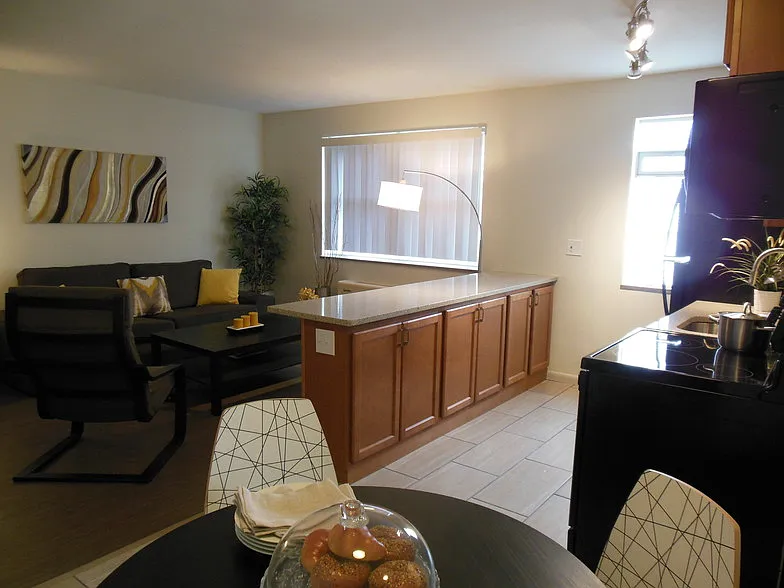 1201 Edgecliff Road - 3 — Photo 2