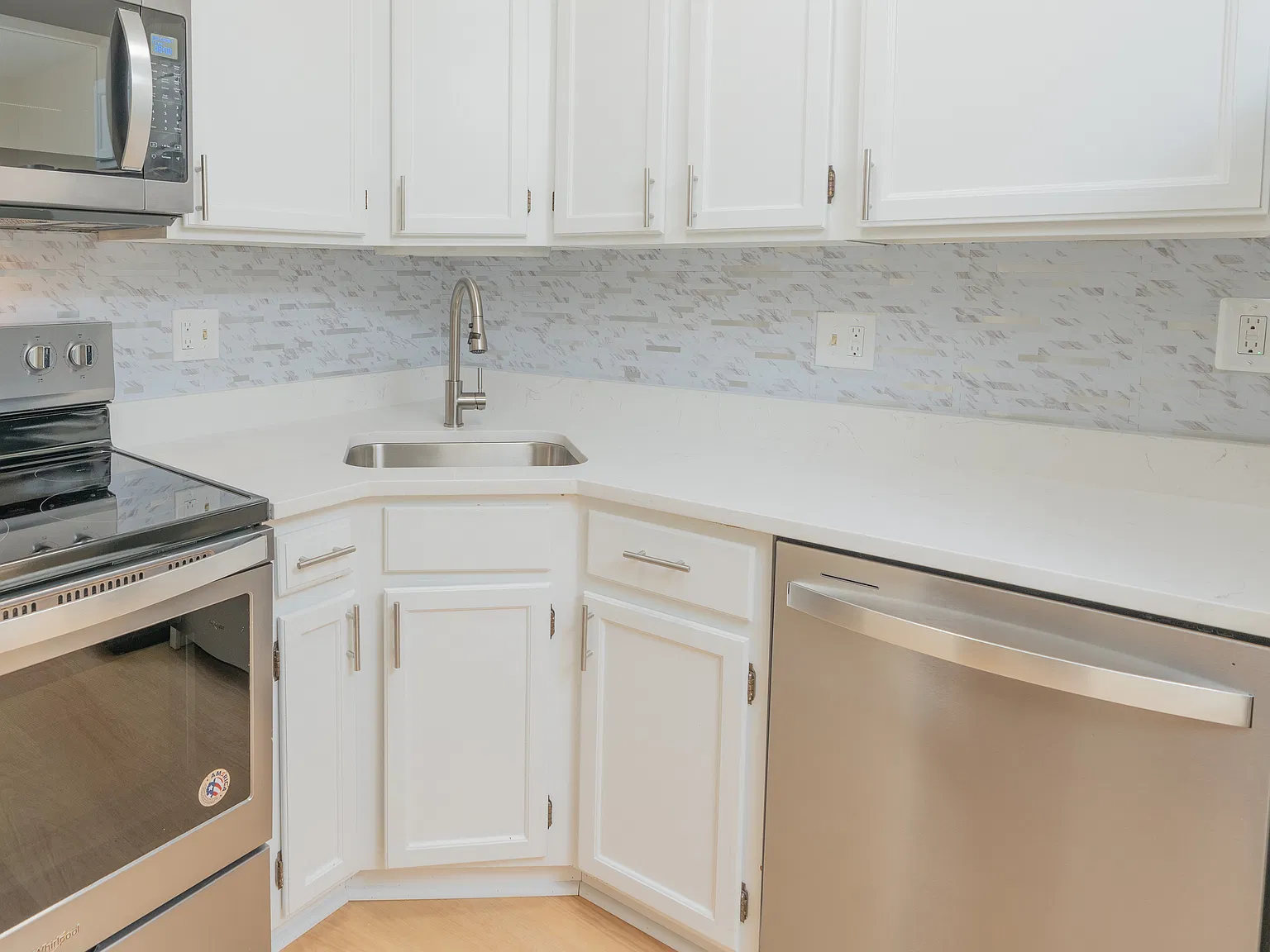 Studio, 482 sqft, $1,900 — Photo 4