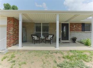 1 Buckwood Ct, Fenton, MO 63026