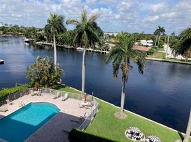 1881 Middle River Dr