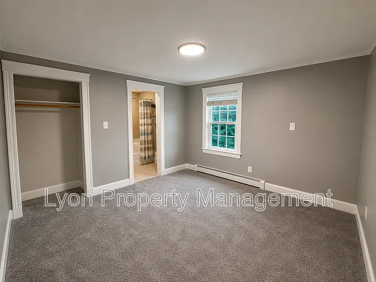 380 N Main St — Photo 8