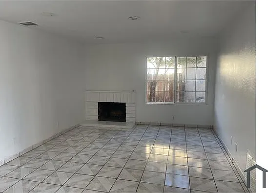 4 bed, 1350 sqft, $3,600 — Photo 3