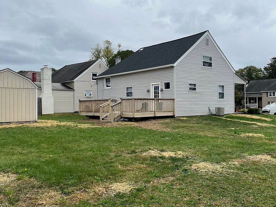 2nd image of 2549 Rosewood Ave
