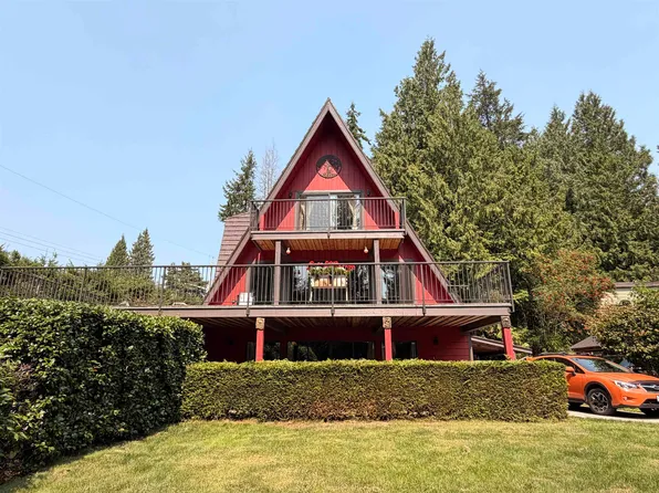 6568 Pickleball Ct, Sechelt, BC V7Z 0N3