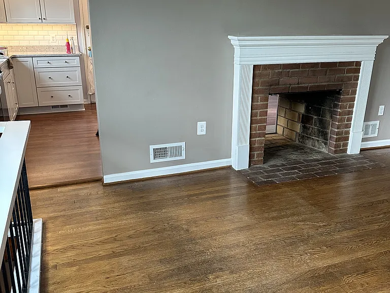 10 N Floyd St — Photo 19