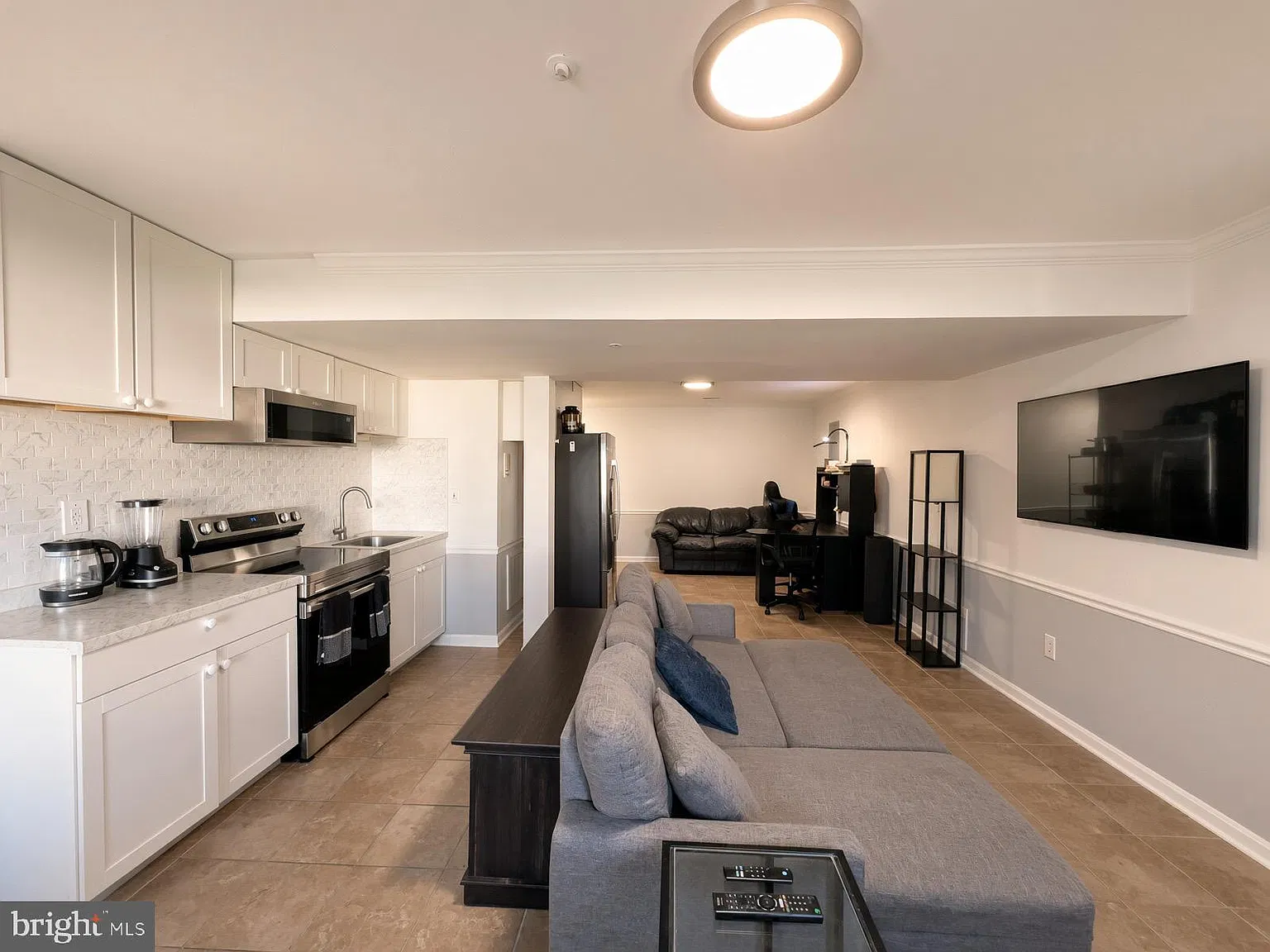 2 bed, 1.0 bath, 3378 sqft, $1,995 — Photo 3