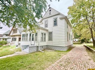 1021 6th St, Fairbury, NE 68352