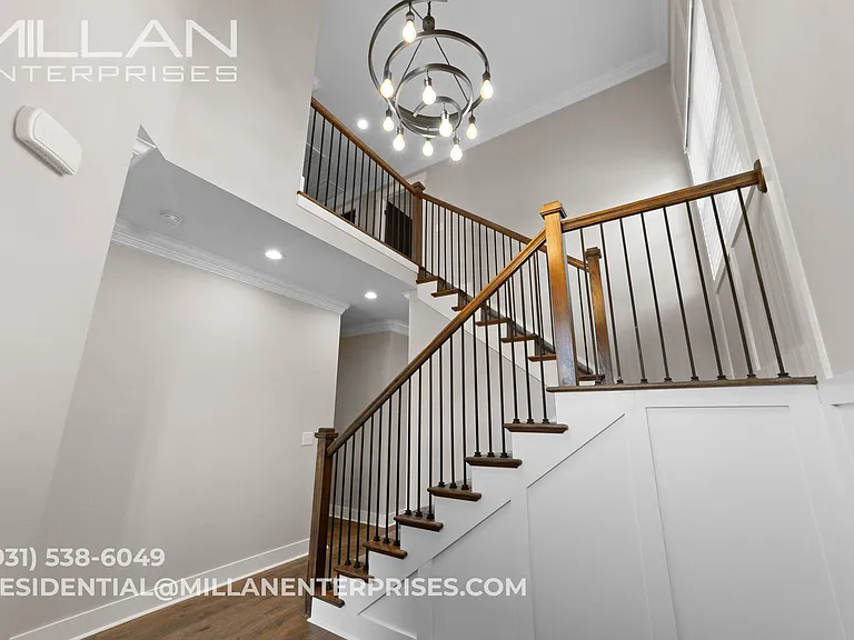 1065 Veridian Dr — Photo 3