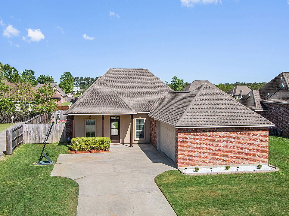 1st image of 15220 Amanda Dr