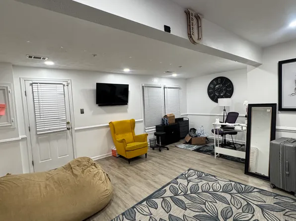 (undisclosed Address), Upper Marlboro, MD 20772