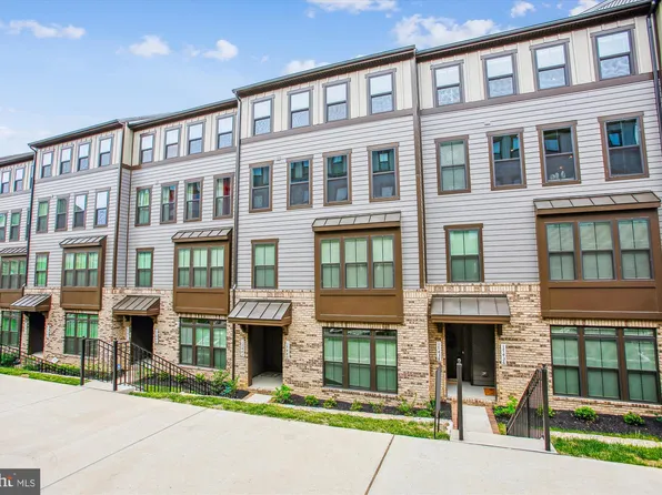 17438 Southern Shores Dr, Dumfries, VA 22026