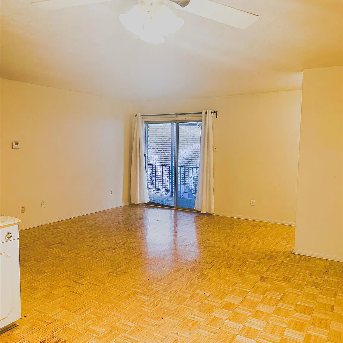 1 bed, 1.0 bath, 772 sqft, $1,200 — Photo 3