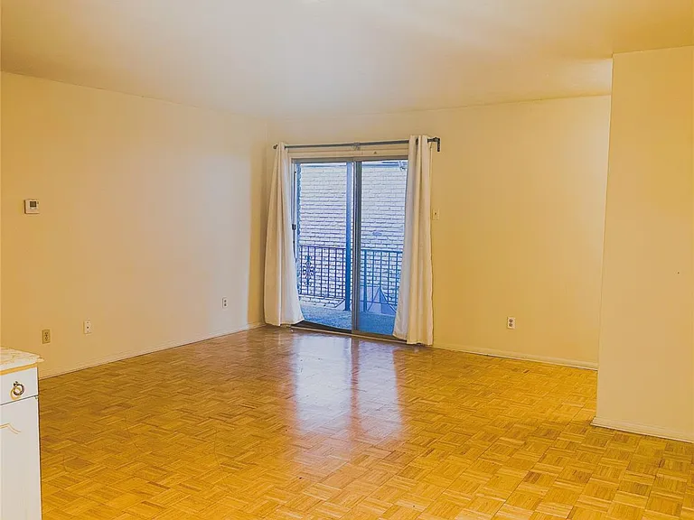 7600 Burgoyne Rd #240 — Photo 3