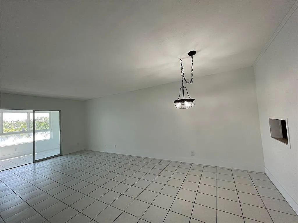 2 bed, 2.0 bath, 1025 sqft, $2,200 — Photo 4