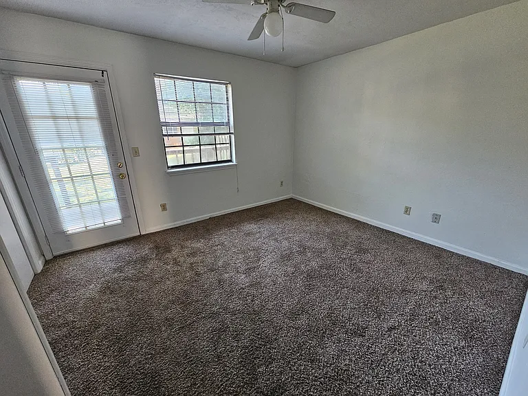 1808 Jackson Bluff Rd #E — Photo 9